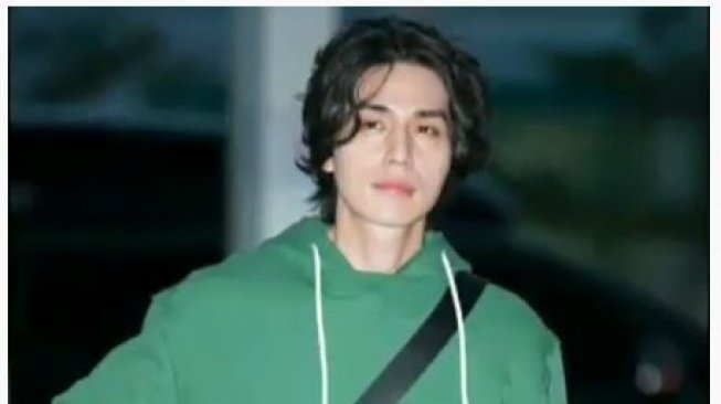 Masuk Daftar Men of the Year Ini Rahasia Lee Dong Wook Terlihat Awet Muda