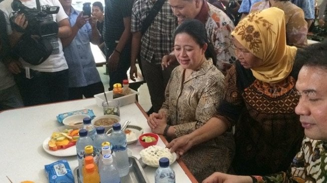 Jalan-jalan Keliling DPR, Puan Akhirnya Makan Tongseng di Pujasera