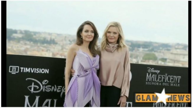 Angelina Jolie dan Michelle Pfeiffer. (Youtube/Glam Star News)