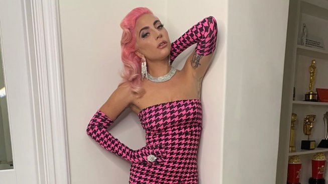 Rambut pink Lady Gaga. (Instagram/@ladygaga)