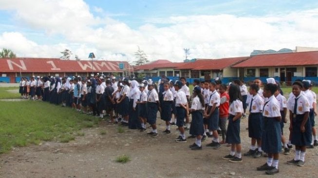 Libur Usai Dilandar Rusuh, Siswa di Wamena Akhirnya Kembali Sekolah