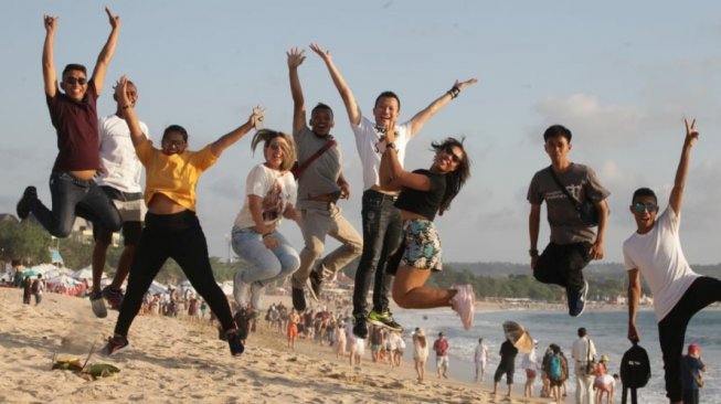 Peserta Famtrip Timor Leste Nikmati Sunset di Pantai Jimbaran