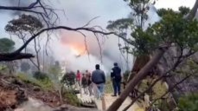 Kebakaran Hutan dan Lahan, Sebagian Lokasi Kawah Putih Ciwidey Ditutup