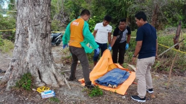 Tanpa Kepala dan Kaki, Kerangka Manusia Berkolor Hijau Bikin Polisi Sibuk