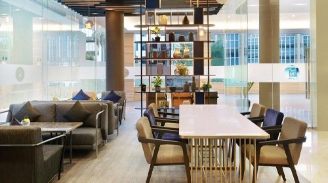 Food Exchange Restaurant, desainnya modern minimalis yang menyuguhkan ragam menu Asia dan Western di Novotel Jakarta Cikini. (Foto: Dok. Novotel Jakarta Cikini) 