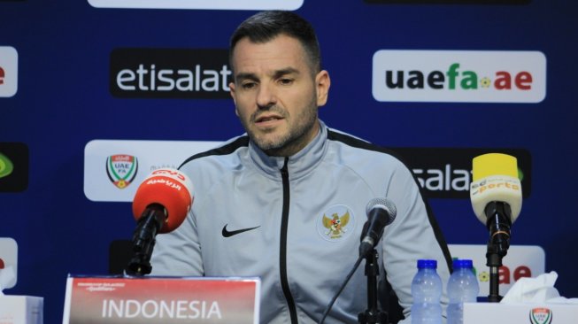 Pelatih timnas Indonesia Simon McMenemy dalam jumpa pers sehari jelang menghadapi Uni Emirat Arab (UEA) di ajang Kualifikasi Piala Dunia 2022 zona Asia, Rabu (9/10/2019). (dok. PSSI).