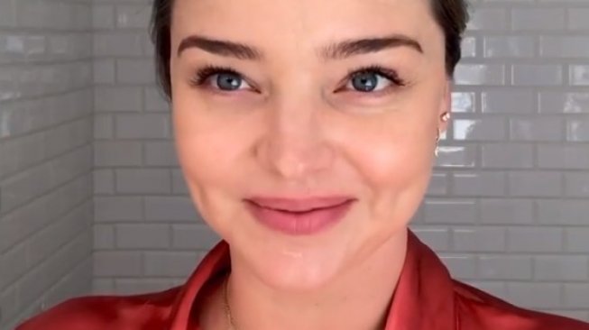 Miranda Kerr Berbagi Rahasia Kulit Glowing saat Hamil Besar