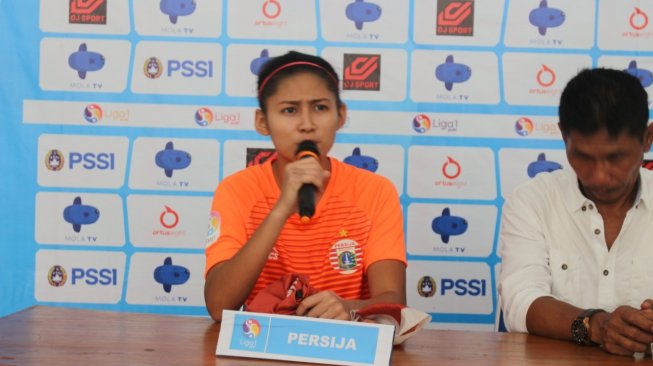 Penyerang Persija Jakarta, Zahra Muzdalifah. [Muhammad Ilham Baktora / Suara.com]