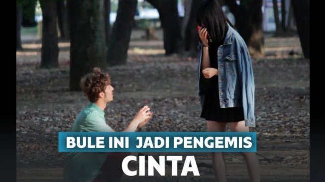 Gokil! Bule Ini Nekat Jadi Pengemis Cinta di Jalanan Kota Jepang