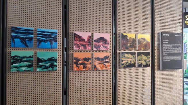 Pameran Seni Tunggal "Resurgence" di ARTOTEL Yogyakarta (Suara.com/Amertiya)