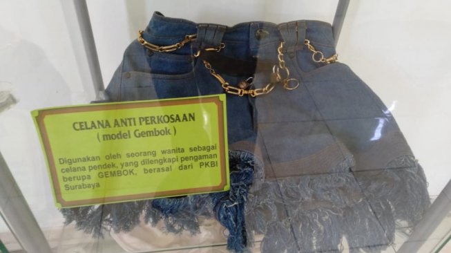 Barang bersejarah di Museum Santat atau Museum Kesehatan Dr Adhyatma di Surabaya [Suara.com/Arry]