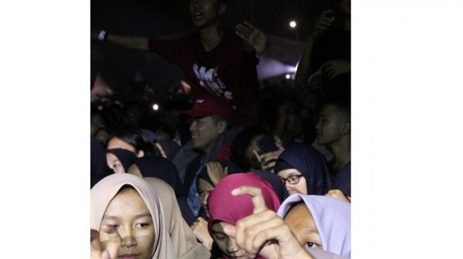 Nonton Konser Didi Kempot, Bupati Wonogiri Panggul Anak SMA Viral di Medsos