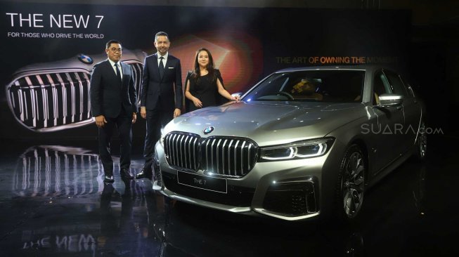 BMW Seri 7 Long Wheelbase Meluncur, Begini Penampakanya