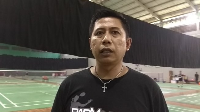 Asisten pelatih sektor ganda campuran PBSI, Nova Widianto di Pelatnas PBSI, Cipayung, Jakarta Timur, Kamis (10/10/2019). (Suara.com / Arief Apriadi)