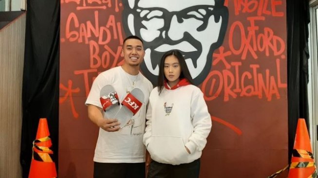  KFC merayakan dengan meluncurkan apparel dari sneakers, sandal hingga streetwear. (Suara.com/Dini Afrianti Efendi) 