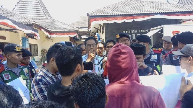 Mau Bikin EKTP, Warga Pulau di Sumenep Mesti Siapkan Biaya Jutaan Rupiah