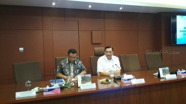 Kasus Wiranto Berimbas ke Ekonomi? Luhut: Orang AS Tiap Bulan Mati Diteror