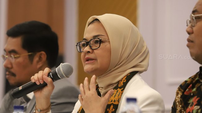Kepala Badan POM, Penny Lukito memberikan keterangan pers di Kantor BPOM, Jakarta, Jumat (11/10). [Suara.com/Angga Budhiyanto]