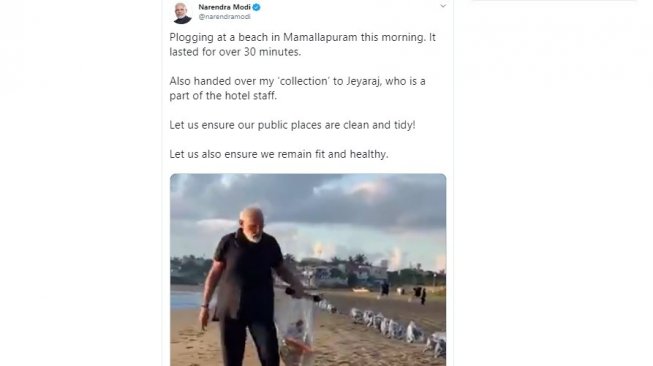 Perdana Menteri India Narendra Modi melakukan plogging, jogging dan pungut sampah, di pantai Mamallapuram. (twitter @narendramodi)