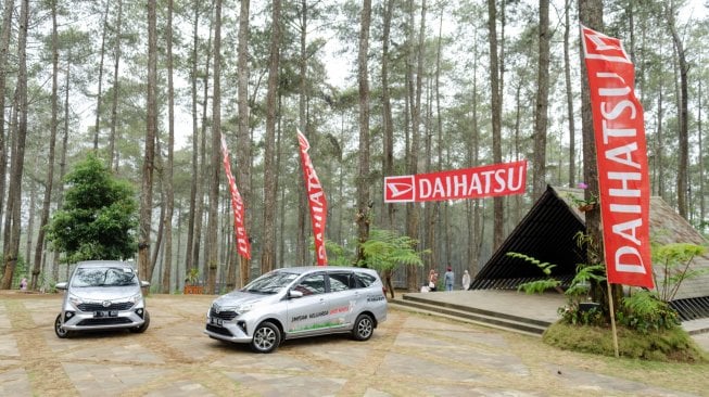 Dua unit New Astra Daihatsu Sigra versi manual dan matik utnuk test drive di  Bandung  [Dok PT ADM/BAREVENT].