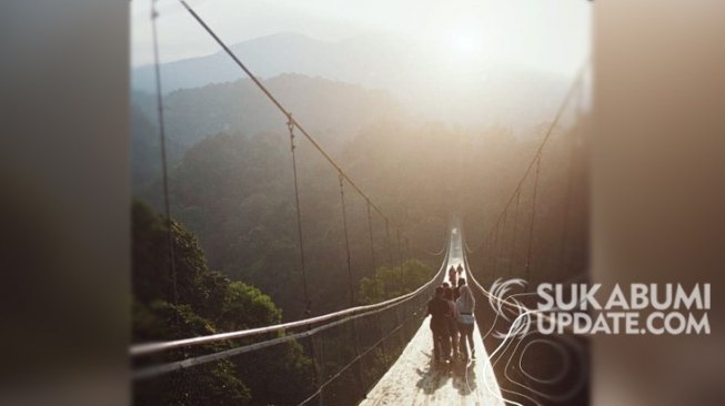 Jembatan Gantung Situ Gunung Jadi Cover Buku Siti Nurbaya, Menteri LHK