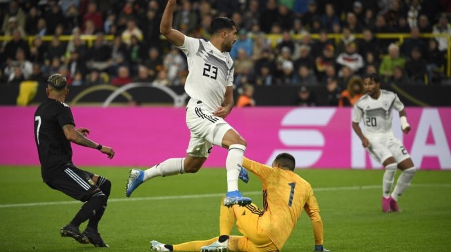 Gelandang Timnas Jerman, Emre Can (tengah). [Ina FASSBENDER / AFP]