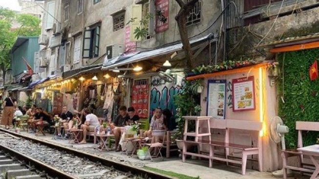 Old Quarter, train street di Hanoi, Vietnam. (Instagram/@brbfr)