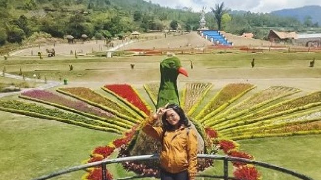 Pesona The Blooms Garden Wisata Taman  Bunga  Baru  yang 