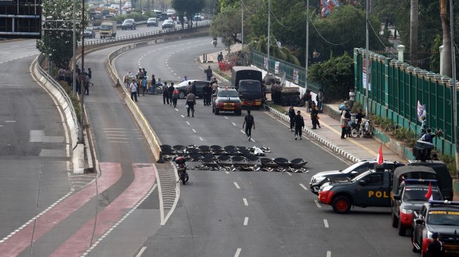 Jelang Aksi BEM SI, Polisi Tutup Jalur di Area DPR