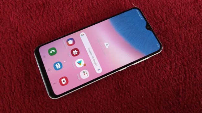 Layar Samsung Galaxy A30s. [Suara.com/Tivan Rahmat]