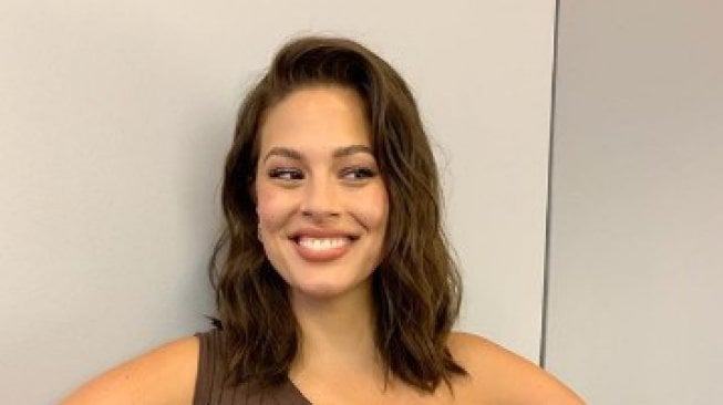 Ashley Graham Percaya Diri Pamer Stretch Mark di Instagram