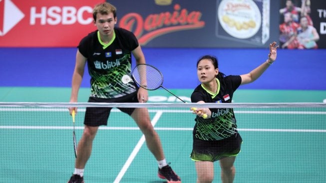 Pasangan ganda campuran Indonesia, Rinov Rivaldy/Pitha Haningtyas Mentari, terhenti di babak pertama Denmark Open 2019 usai kalah dari wakil China, Lu Kai/Chen Lu, Selasa (15/10). [Humas PBSI]