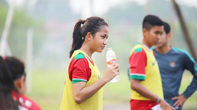 Pamer Potret Liburan, Bek Timnas Wanita Indonesia Bikin Warganet Salfok