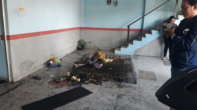 Suami Bawa Selingkuhan ke Rumah, Istri Cemburu Malah Dibakar Hidup-hidup