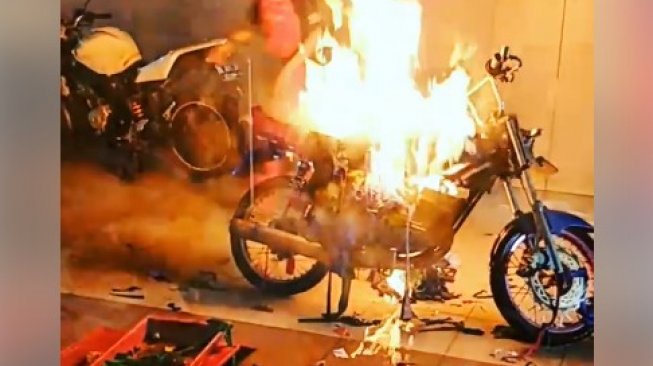 Duh, Yamaha RX-King Terbakar Hebat saat Servis di Bengkel Resmi