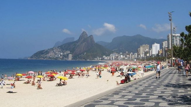 Pantai Ipanema. (Wikimedia Commons Jorge Andrade)