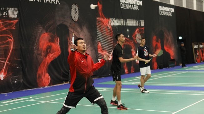 Suasana latihan sektor ganda putra Indonesia jelang Denmark Open 2019. [Dok. PBSI]