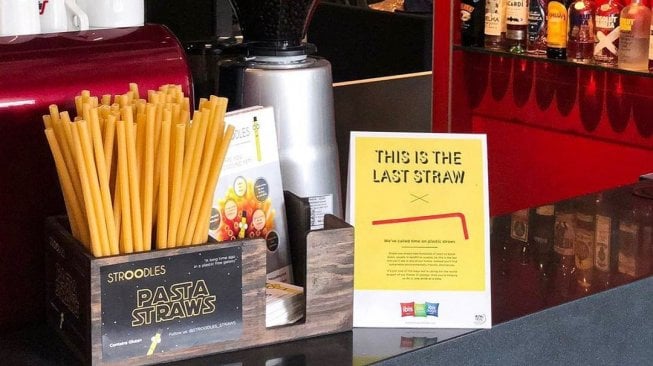 Sedotan Pasta di Italia (instagram.com/stroodles_straws)