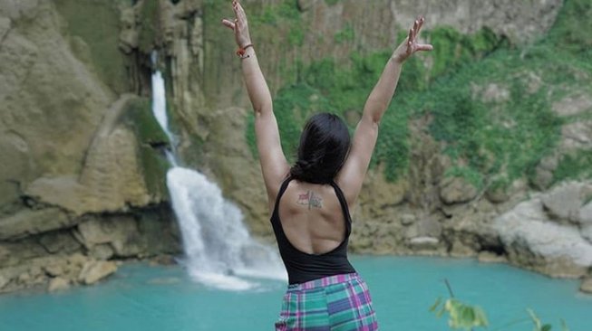 Wulan Guritno di Air terjun Matayangu [Instagram]