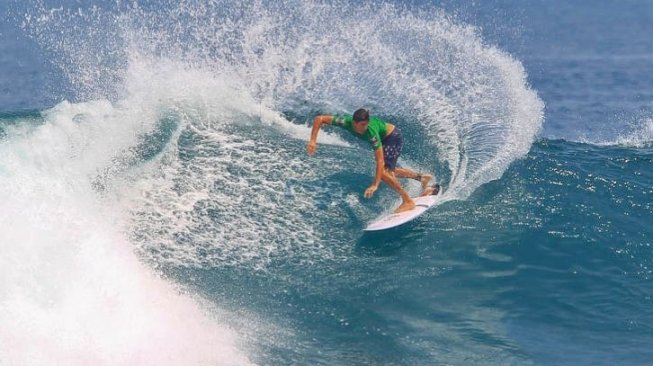 Peselancar World Surf League Krui Pro 2022 Dikawal Polisi Sejak di Bandara Radin Inten II