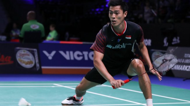 Pebulutangkis tunggal putra Indonesia, Shesar Hiren Rhustavito,melaju ke babak kedua Denmark Open 2019 usai mengalahkan atlet Hong Kong keturunan Indonesia, Angus Ng Ka Long, Rabu (16/10). [Humas PBSI]