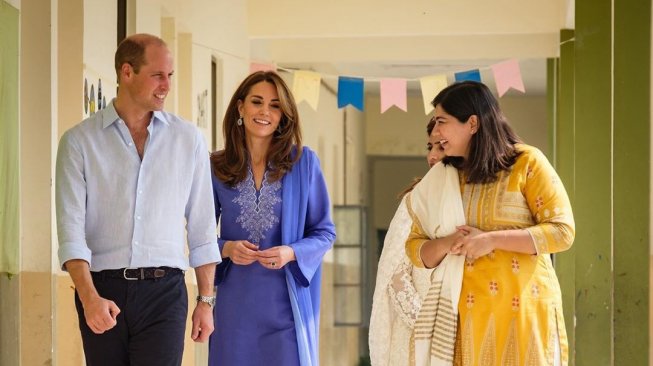 Pakai Busana Tradisional Pakistan, Gaya Anggun Kate Middleton Curi Atensi