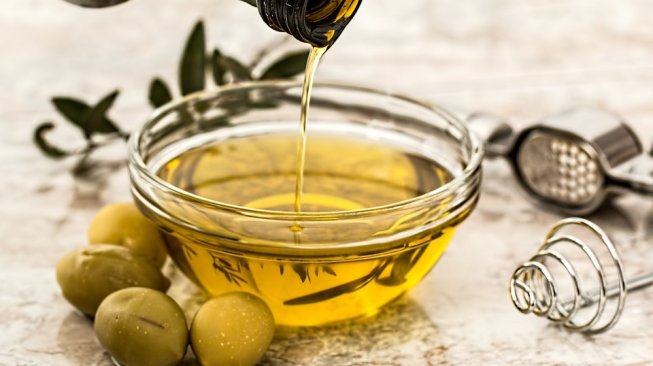 Olive oil illustration (Pixabay/stevepb)