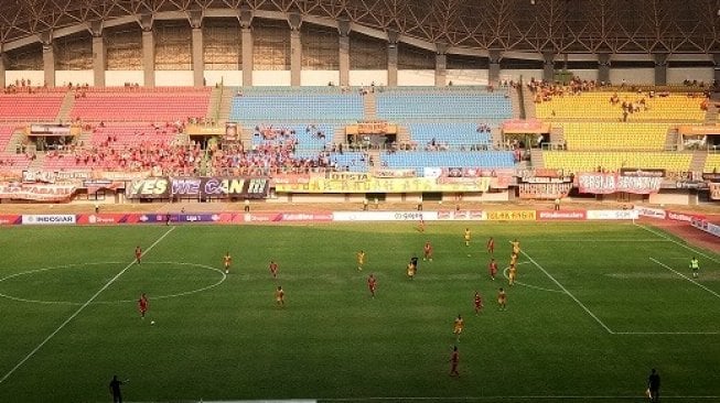 Pertandingan Persija Jakarta vs Semen Padang di Stadion Patriot, Bekasi, Rabu (16/10/2019). (Adie Prasetyo Nugraha/suara.com).