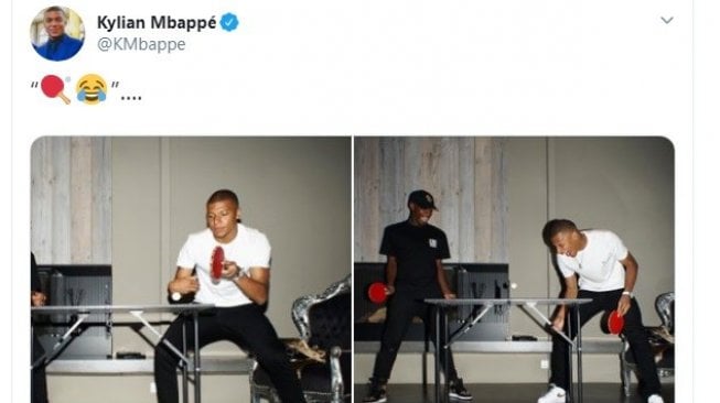 Bintang PSG, Kylian Mbappe terciduk bermain ping-pong di tengah masa pemulihan cedera. (Twitter/@KMbappe)