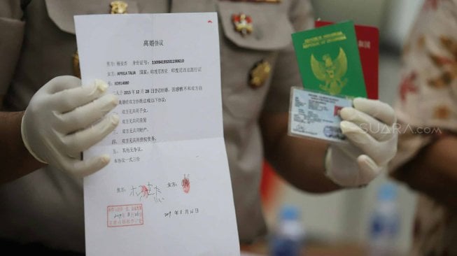 Direktorat Tindak Pidana Umum Bareskrim Mabes Polri melakukan rilis pengungkapan kasus perdagangan orang di Mabes Polri, Jakarta, Kamis (17/10). [Suara.com/Arya Manggala]