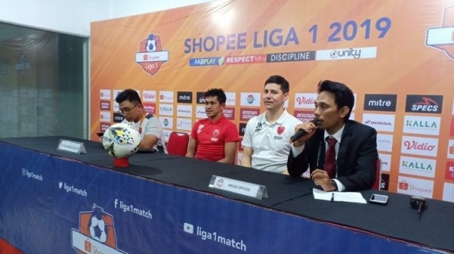 Gilas Arema FC, Pelatih PSM Puji Penampilan Taufik dan Ezra Walian