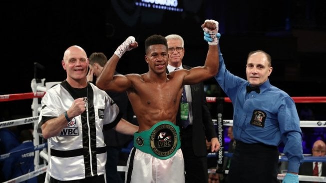 Petinju Amerika Serikat, Patrick Day saat memenangi pertarungan atas Elvin Ayala di kelas ringan junior pada 2018 lalu. [AL BELLO / GETTY IMAGES NORTH AMERICA / AFP]