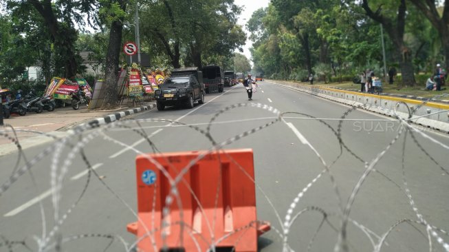 Penutupan jalan menuju Istana Merdeka. (Suara.com/Yasir)