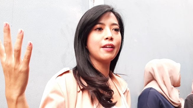 Yeslin Wang Belum Dapat Undangan Nikah Dari Delon Thamrin